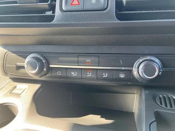 Vauxhall Combo Life 100kW Design 50kWh 5dr Auto
