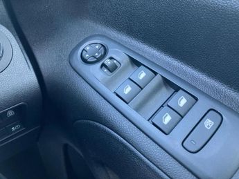 Vauxhall Combo Life 100kW Design 50kWh 5dr Auto