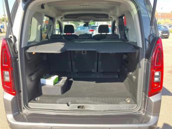 Vauxhall Combo Life 100kW Design 50kWh 5dr Auto