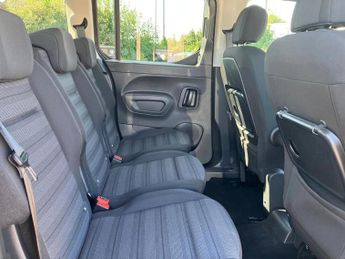 Vauxhall Combo Life 100kW Design 50kWh 5dr Auto