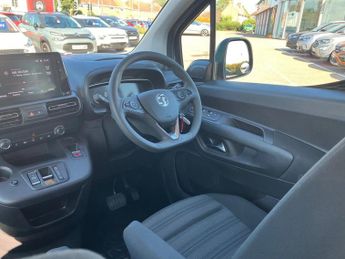 Vauxhall Combo Life 100kW Design 50kWh 5dr Auto