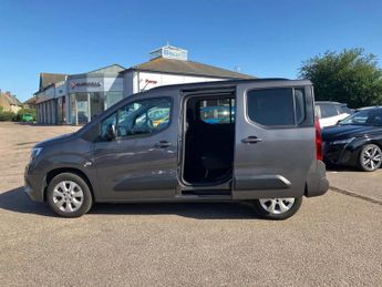 Vauxhall Combo Life 100kW Design 50kWh 5dr Auto