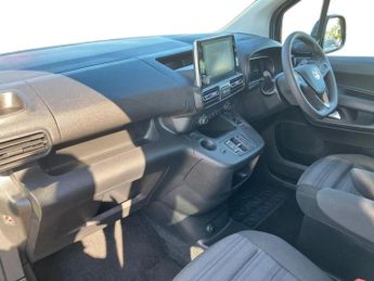 Vauxhall Combo Life 100kW Design 50kWh 5dr Auto