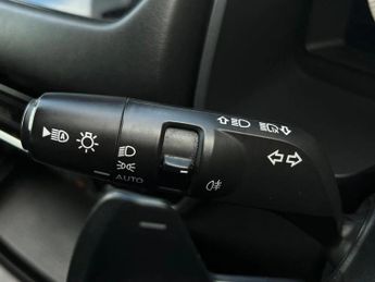 Nissan Qashqai 1.3 DiG-T MH 158 N-Connecta 5dr Xtronic
