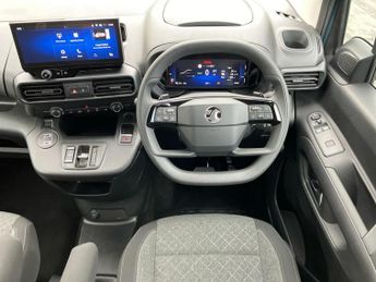 Vauxhall Combo Life 100kW Design XL 52kWh 5dr Auto [7 Seat]