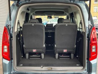Vauxhall Combo Life 100kW Design XL 52kWh 5dr Auto [7 Seat]