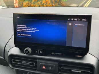 Vauxhall Combo Life 100kW Design XL 52kWh 5dr Auto [7 Seat]