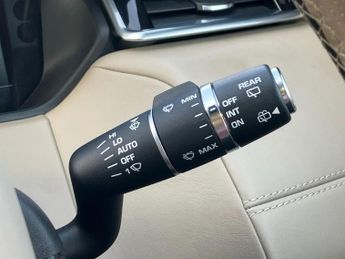 Land Rover Range Rover Velar 3.0 D300 R-Dynamic HSE 5dr Auto