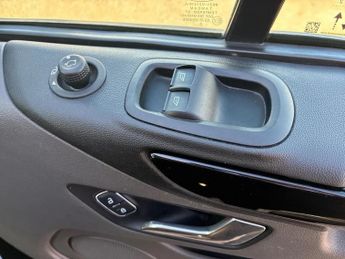 Ford Transit Custom Dciv 320 2.0 EcoBlue 170ps LWB D/Cab Limited Auto