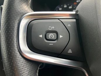 Volvo Xc40 2.0 B4P R DESIGN Pro 5dr Auto
