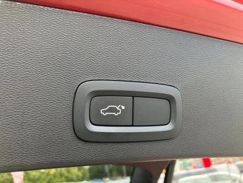 Volvo Xc40 2.0 B4P R DESIGN Pro 5dr Auto