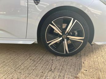 Peugeot 308 1.2 Hybrid 136 GT 5dr e-DSC6