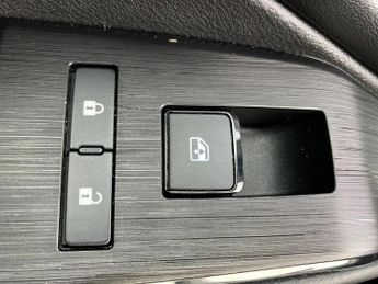Nissan Qashqai 1.3 DiG-T MH 158 N-Connecta 5dr Xtronic