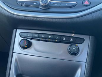 Vauxhall Astra 1.4T 16V 150 Design 5dr Auto