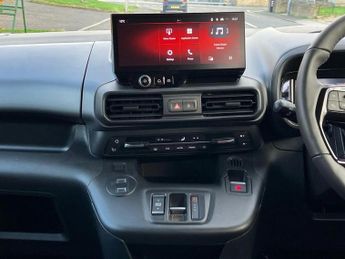 Vauxhall Combo Life 100kW Ultimate 52kWh 5dr Auto