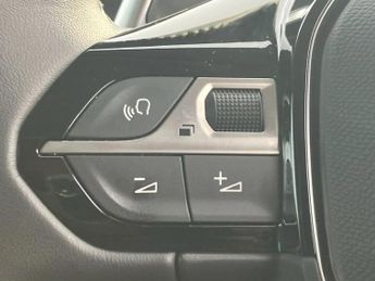 Peugeot 208 1.2 PureTech 100 Allure Premium + 5dr EAT8