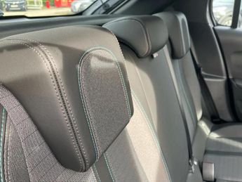 Peugeot 208 1.2 PureTech 100 Allure Premium + 5dr EAT8