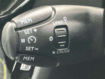 Peugeot 2008 1.2 Hybrid 136 GT 5dr e-DSC6