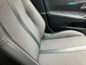 Peugeot 2008 100kW Allure Premium 50kWh 5dr Auto