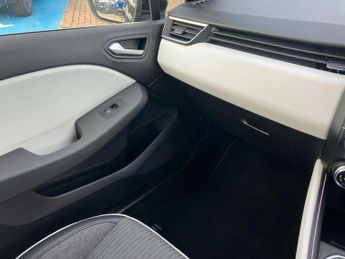 Renault Clio 1.6 E-TECH Hybrid 140 SE Edition 5dr Auto