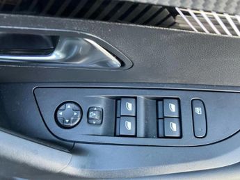 Peugeot 2008 100kW Allure 50kWh 5dr Auto