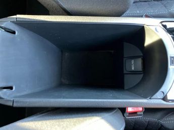 Toyota C-HR 1.8 Hybrid Design 5dr CVT