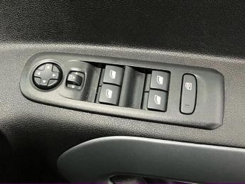 Vauxhall Combo Life Combo Life 100kW Ultimate XL 50kWh 5dr Auto Estate