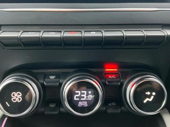 Renault Clio 1.6 E-TECH Hybrid 140 SE Edition 5dr Auto