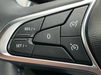 Renault Clio 1.6 E-TECH Hybrid 140 SE Edition 5dr Auto