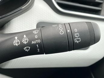 Renault Clio 1.6 E-TECH Hybrid 140 SE Edition 5dr Auto