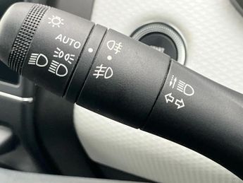 Renault Clio 1.6 E-TECH Hybrid 140 SE Edition 5dr Auto