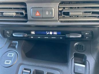 Vauxhall Combo Life Combo Life 100kW Ultimate XL 52kWh 5dr Auto Estate