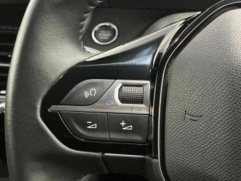 Peugeot 2008 100kW Allure Premium+ 50kWh 5dr Auto