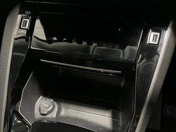 Peugeot 2008 100kW Allure Premium+ 50kWh 5dr Auto