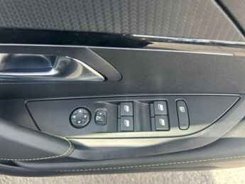 Peugeot 208 1.2 Hybrid 136 GT 5dr e-DSC6