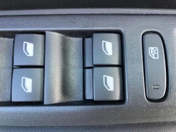 Peugeot 208 1.2 Hybrid 100 Allure 5dr e-DSC6