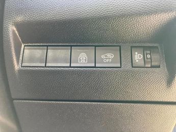 Peugeot 208 1.2 Hybrid 100 Allure 5dr e-DSC6