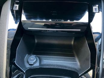 Peugeot 208 1.2 Hybrid 100 Allure 5dr e-DSC6