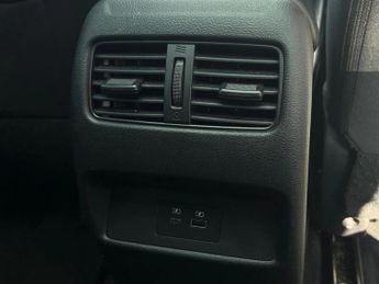 Nissan Qashqai 1.3 DiG-T MH 158 N-Connecta 5dr Xtronic