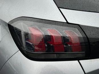 Peugeot 208 1.2 PureTech 100 Active Premium + 5dr EAT8