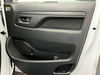 Vauxhall Vivaro Life 100kW Combi L 50kWh 5dr Auto