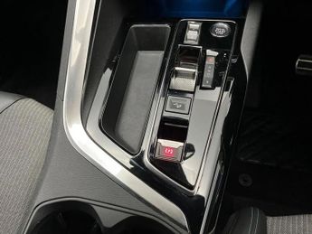 Peugeot 3008 1.6 Hybrid4 300 Allure Premium+ 5dr e-EAT8