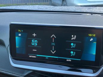 Peugeot 2008 100kW Allure Premium+ 50kWh 5dr Auto