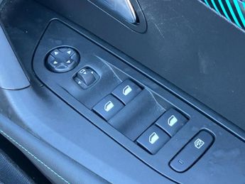 Peugeot 2008 100kW Allure Premium+ 50kWh 5dr Auto