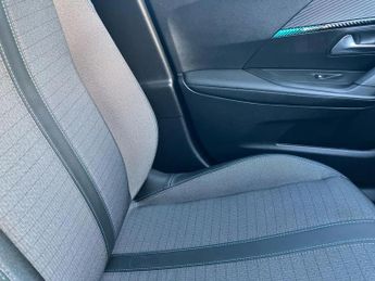 Peugeot 2008 100kW Allure Premium+ 50kWh 5dr Auto