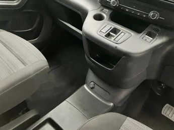 Vauxhall Combo Life 100kW SE 50kWh 5dr Auto