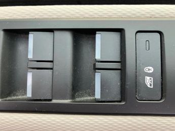 Land Rover Discovery 3.0 D250 R-Dynamic SE 5dr Auto