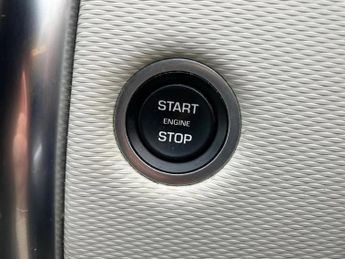 Land Rover Discovery 3.0 D250 R-Dynamic SE 5dr Auto