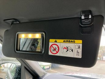 Land Rover Discovery 3.0 D250 R-Dynamic SE 5dr Auto