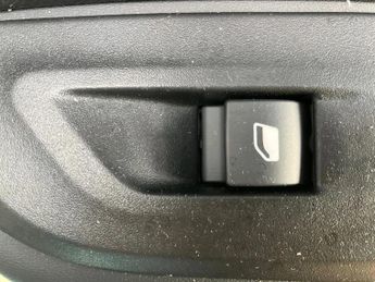 Peugeot 2008 115kW GT 54kWh 5dr Auto